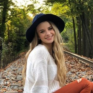 Meet your Posher, Cameran